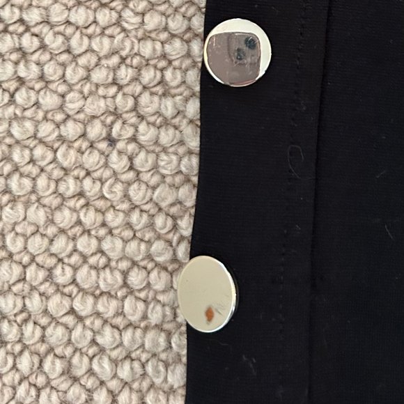 H&M Wide-Legged Cropped Trousers with Button Detailing - Picture 2 of 3